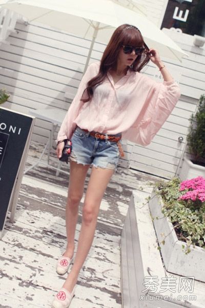 你的衬衫如何与短裤和新腿搭配？