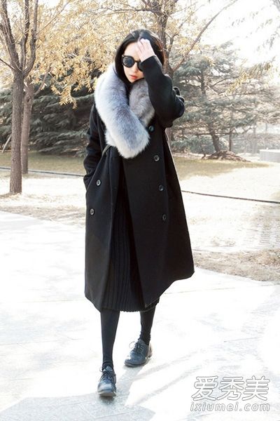 今年冬天流行的大衣直到脚踝才流行。