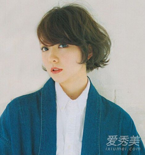 韩式短烫发看起来又好又苗条。在2016年剪下这些款式