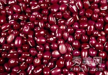 红豆，一个很好的家庭护肤配方，可以祛斑养颜。