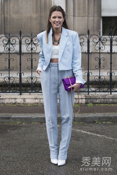 在春天的一天，它会被换成一套适合女性“公子”的西装