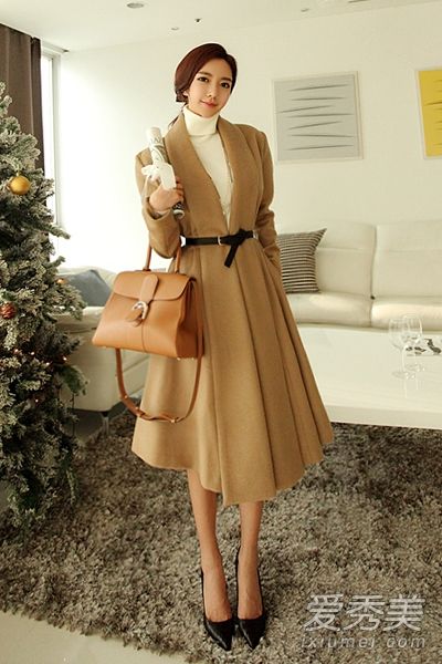 长羊毛大衣是轻松展示能量的唯一方式。