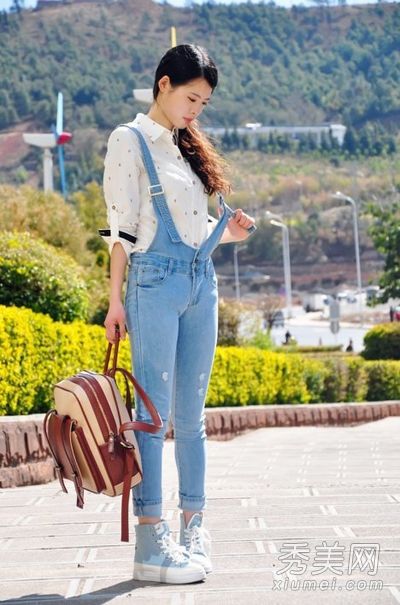 清明节是穿裤子+衬衫或t恤的好方式