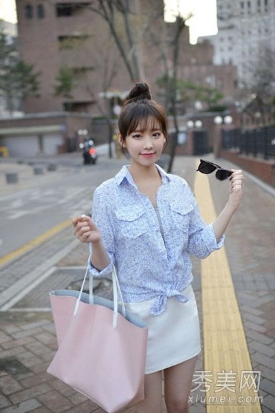 五彩缤纷的花朵季节印花连衣裙搭配法国浪漫