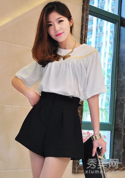 春天和夏天的宽松雪纺衬衫很薄，不适合身体。