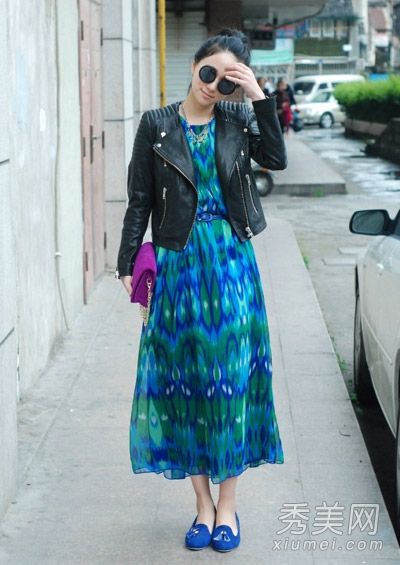 黑色皮革搭配长裙摇滚风格非常帅气