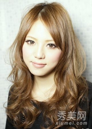 日本14种流行卷发中总有一种能打动你的心。