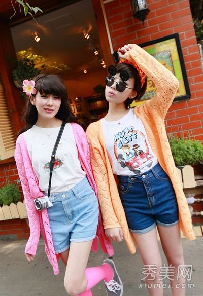 开衫配短裤或短裙五一外出清新美丽