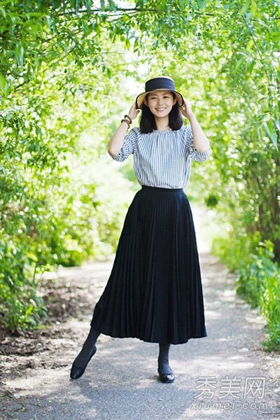 五一节节日服装优雅优雅,看起来很有女人味