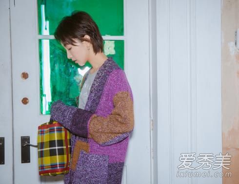 像个傻瓜一样?周东宇的同一个旅行包是什么牌子的?