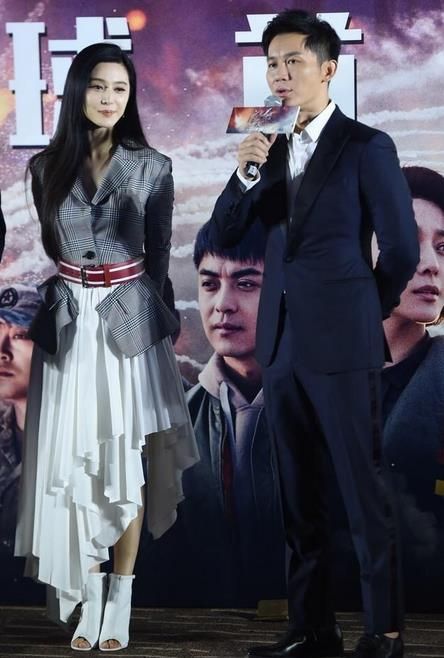 范冰冰身着男装和裙子出席空狩猎首映式