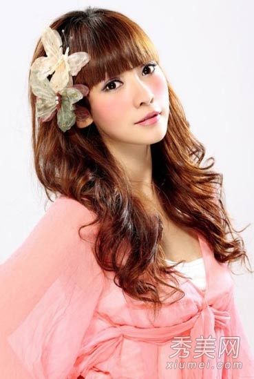 性感女主播爱达发型图片长卷发迷人