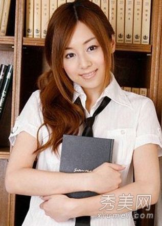 2012流行学院风格发型纯净、聪明、迷人