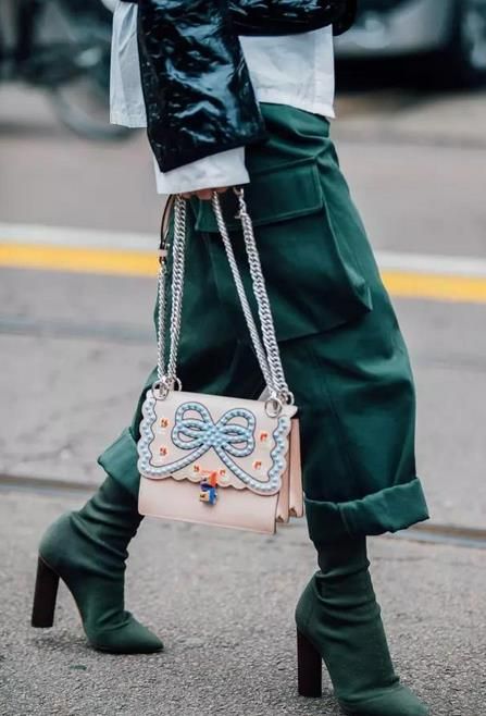 秋冬爆款短靴先看看:什么颜色最百搭?