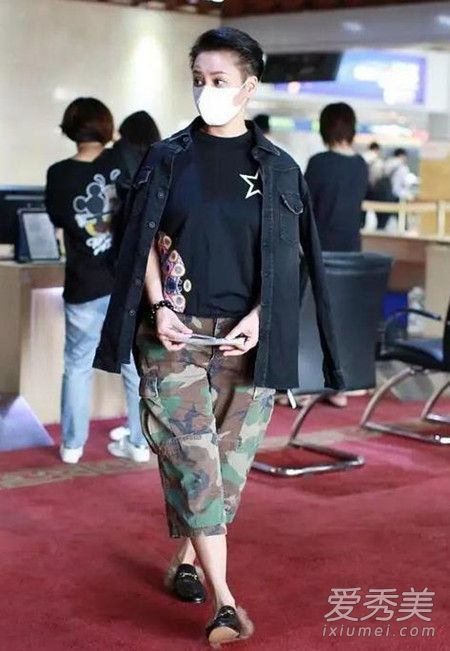 你穿鞋了吗?你在宁静机场穿的是什么牌子的拖鞋?