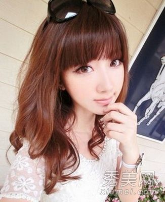 六个月来,七个甜美的、降低年龄的刘海如火如荼