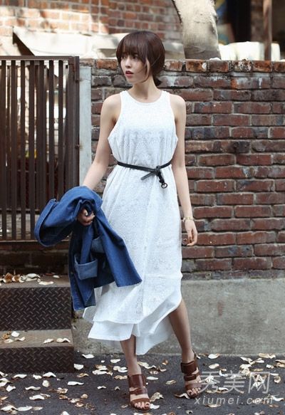 牛仔夹克配长裙:春季最流行的穿着方式。