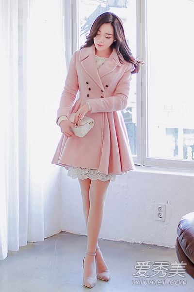 浅色大衣美丽、清新、浪漫、淑女。