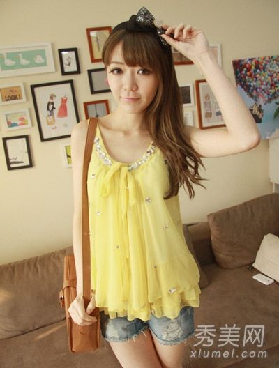 五月旅行时穿什么样的雪纺衬衫配新短裤