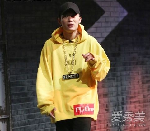 中国有黄色背心的嘻哈pg。什么品牌