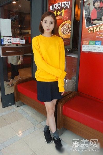 韩版卫衣+运动鞋休闲舒适运动风格