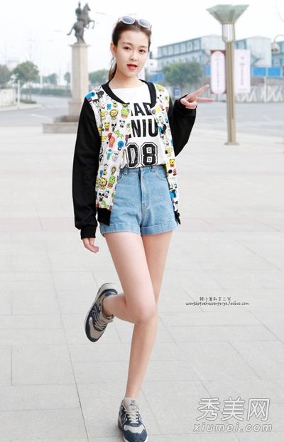 棒球外套+短裤,减少年龄,穿着舒适,适合春季旅行