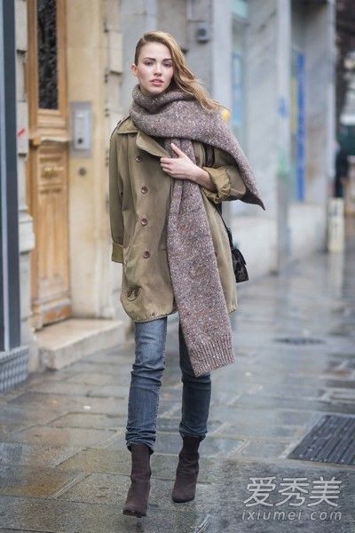 早春的寒冷加上长长的围巾已经足够温暖和时尚了