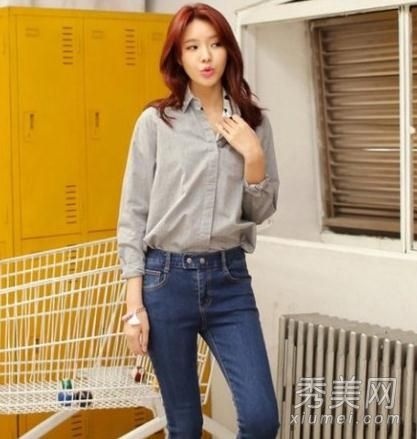 如何穿胸部小的衬衫