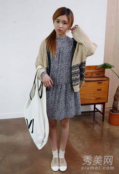 针织开衫,搭配连衣裙,展现春天的清新气息,降低年龄
