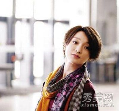 《风骚女人的最佳生活》周小明主演发型