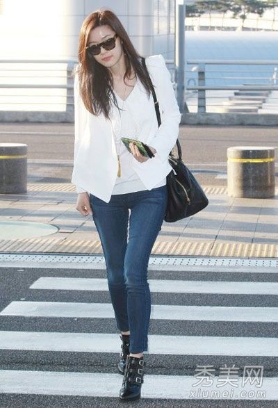 向全智贤学习在春天搭配西方牛仔裤