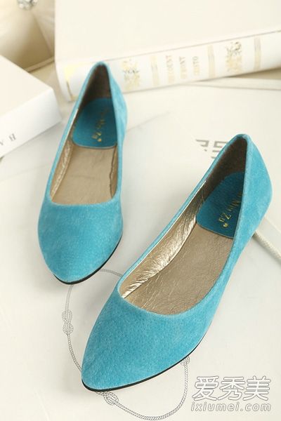 糖果色的新平底鞋在2015年春季最受欢迎