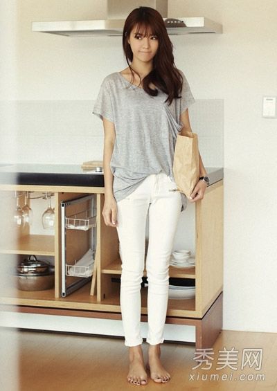 当高温来袭时，如何穿t恤和裤子是最受欢迎的。