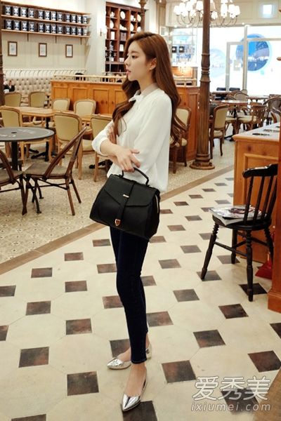 白色衬衫清新、实用、简单,最具魅力