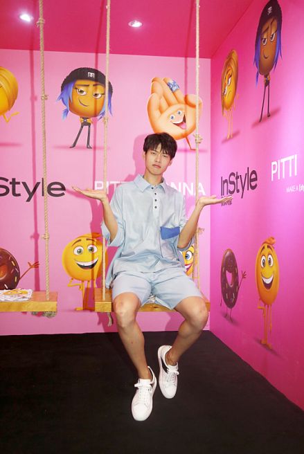 把你的脸放在脚上，魏大勋·X·皮蒂·唐娜就会一起“做事”。