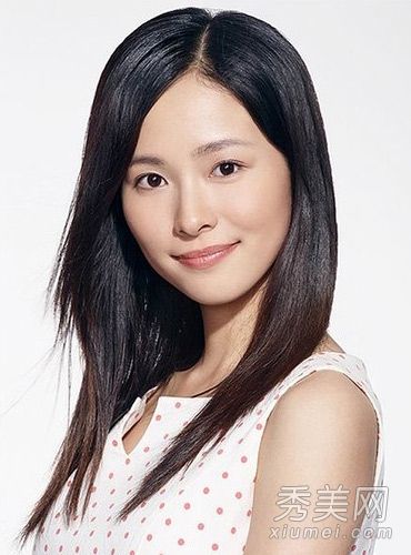 姜将扮演三少爷的剑长头发和清纯的玉女气质