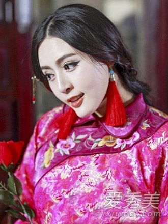 学校的美丽就像范冰冰流行的长发披肩。不清楚她是笨还是笨。