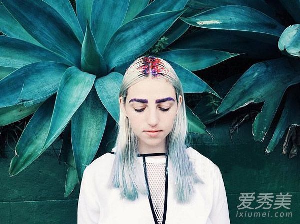 城市将会播放!彩色发根染色现在在欧美很流行。