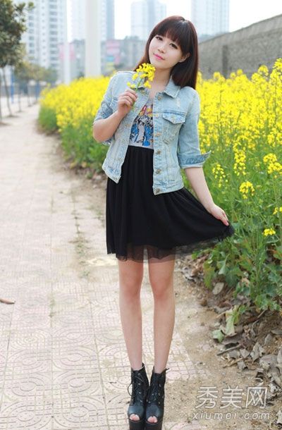 三月，我穿着一件薄外套和一条短裙来吸收阳光和美化我的眼睛。