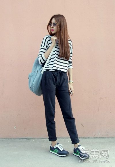 t恤加休闲裤在初夏最受欢迎。