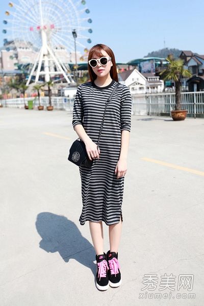 时尚简约的三月条纹衬衫