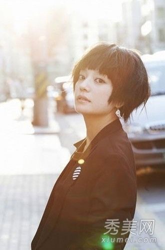 赵薇的短发和古装的爱心