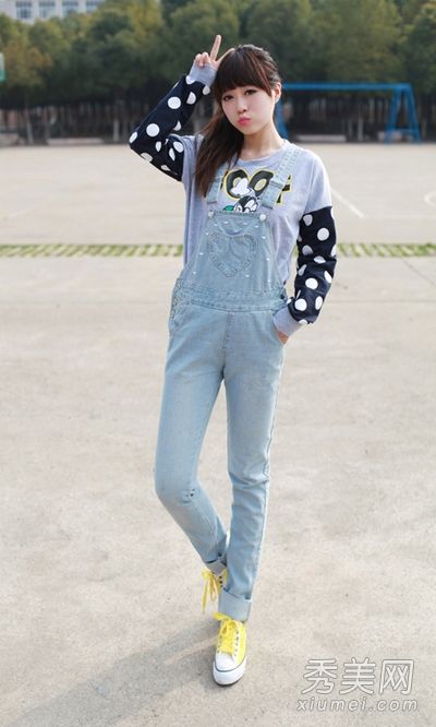 弹力带裤的减龄搭配让你年仅18岁。