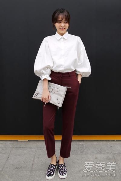 糖果色打底裤很受欢迎，并与筷子腿巧妙搭配