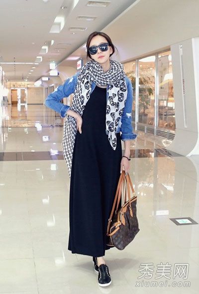 长裙+皮衣或牛仔外套不再是街头风格。