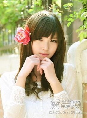 八月最新梨花头画时尚女孩发型