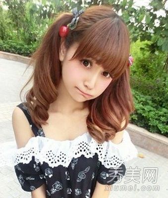 夏季最新的韩式发型在加热时既凉爽又优雅。