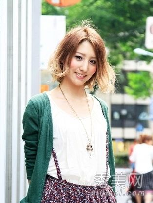 最新的日本街头照片展示了初秋甜美华丽的发型，清新放松。