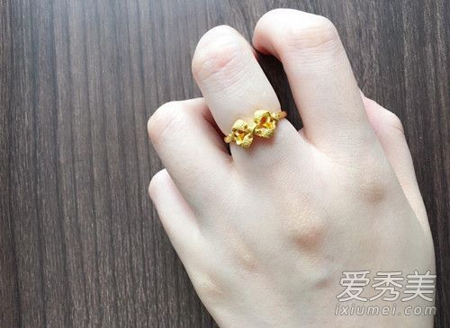 我可以带着我的金戒指乘飞机吗?我能表达我的金戒指吗?