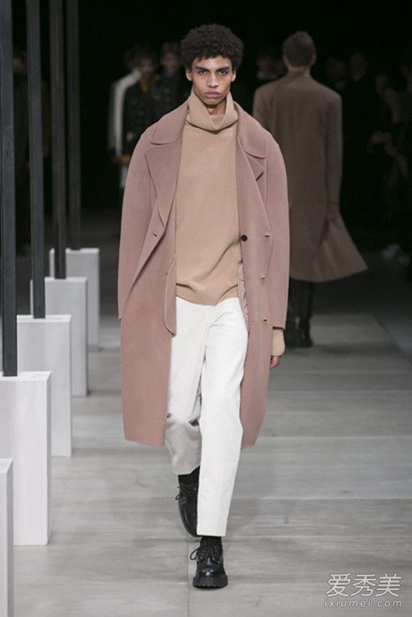 SANDRO的品牌价格是多少?桑德罗有男装吗?